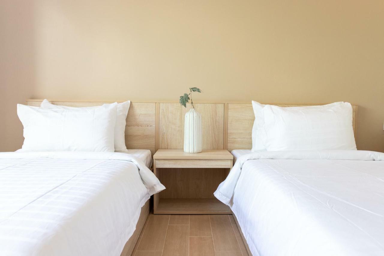 O2 Hotel Лопбури Экстерьер фото