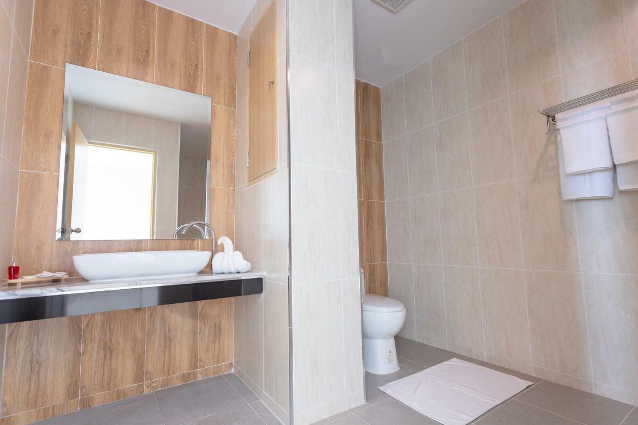 O2 Hotel Лопбури Экстерьер фото