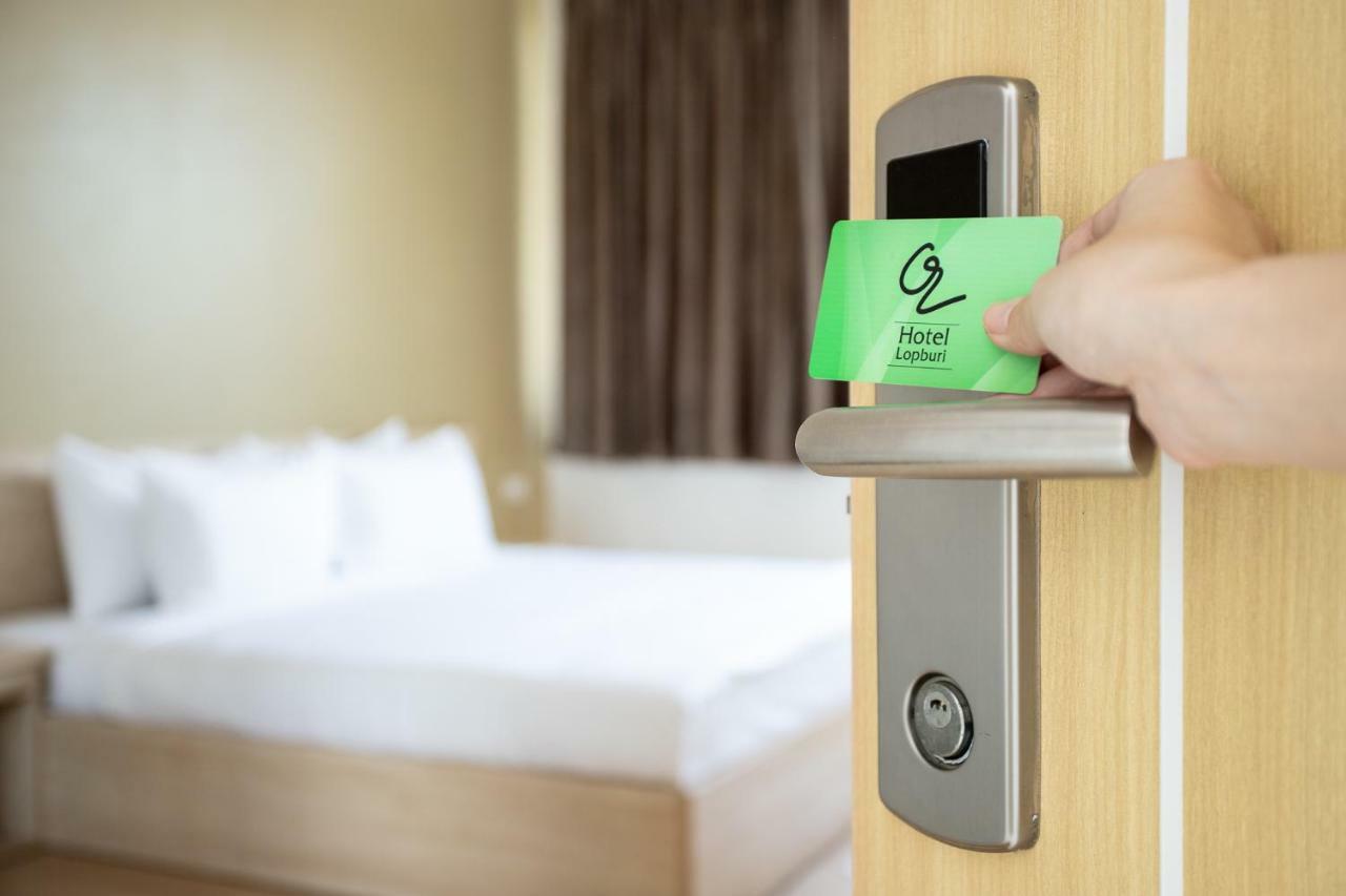 O2 Hotel Лопбури Экстерьер фото